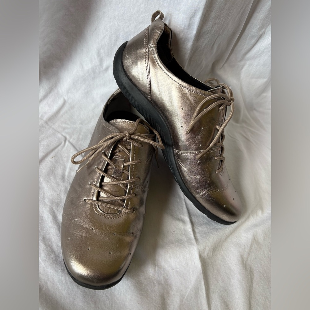 Ros Hommerson Nelly Silver Shiny Lace Shoes Size 8.5W